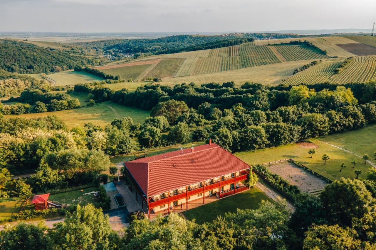 Farma Ovci Terasy Villa Němčičky Екстериор снимка