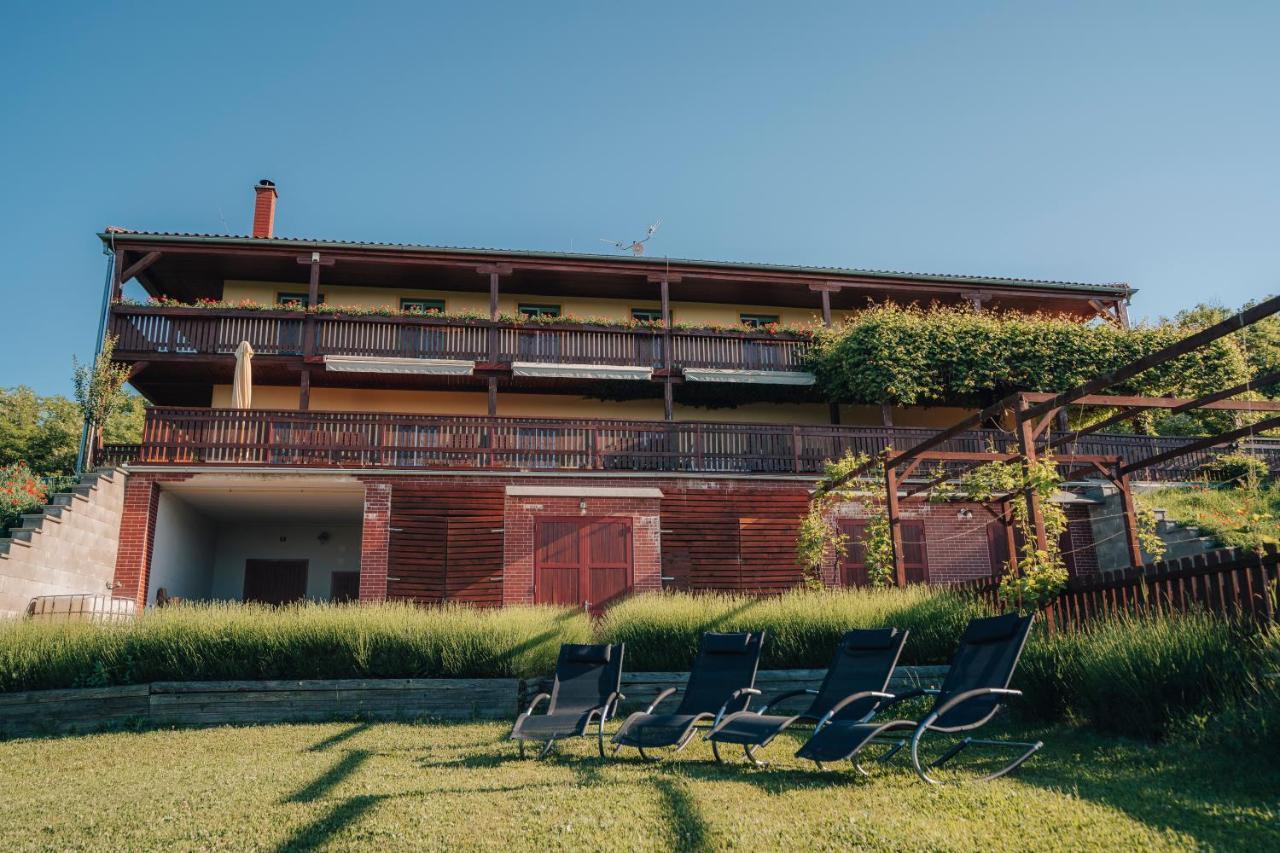 Farma Ovci Terasy Villa Němčičky Екстериор снимка