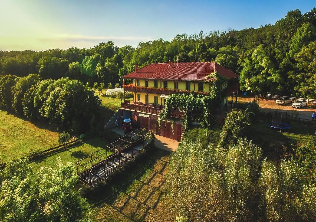 Farma Ovci Terasy Villa Němčičky Екстериор снимка